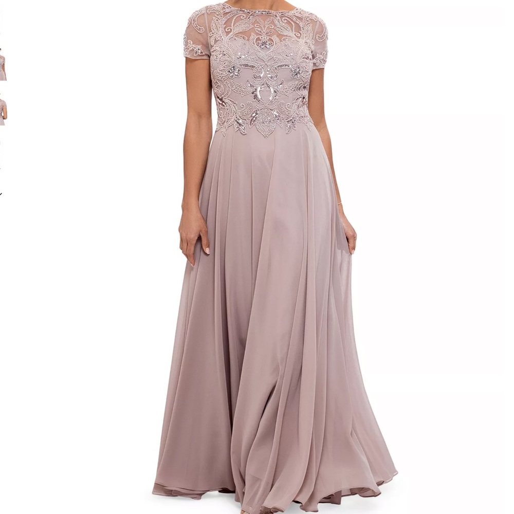 XSCAPE
Women's Embellished Short Sleeve Chiffon Gown SIZE 12 COLOR TAUPE